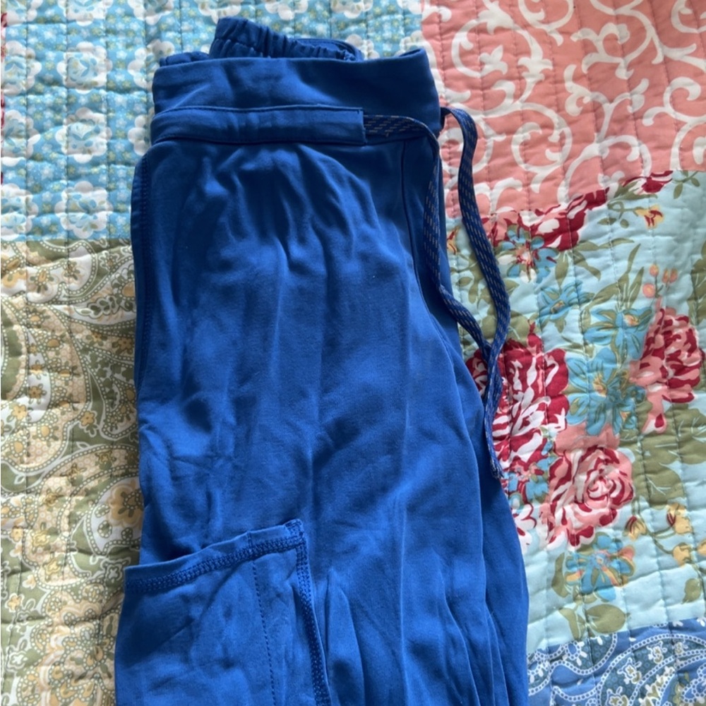 Jaanuu Women's Blue scrub pants. Very comfortable fitting .
